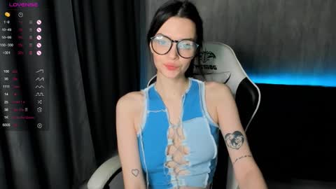 Alexa Bloom online show from December 18, 8:52 am