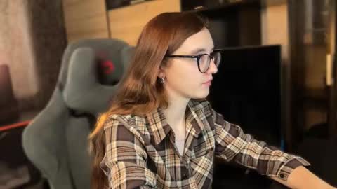 Snapshot of alice_alarcon chatting on October 18, 9:12 am Hey Im Alice online show from October 18, 9:12 am