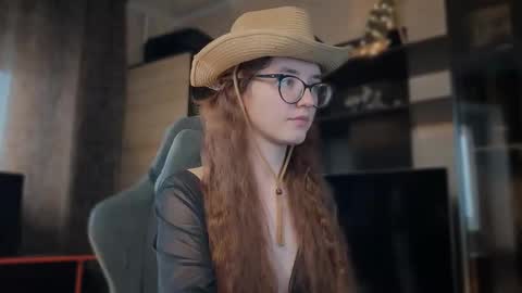 Snapshot of alice_alarcon chatting on October 23, 8:20 am Hey Im Alice online show from October 23, 8:20 am