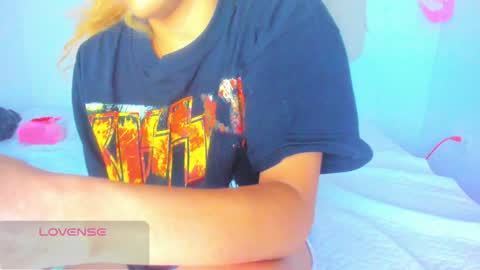 Snapshot of alice_lacroux chatting on December 13, 7:26 am Alice online show from December 13, 7:26 am