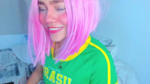 Snapshot of alice_lacroux chatting on December 5, 7:16 am Alice online show from December 5, 7:16 am