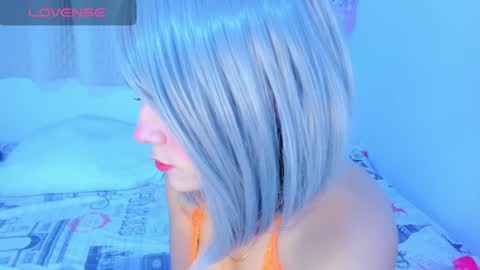 Snapshot of alice_lacroux chatting on December 28, 2:54 am Alice online show from December 28, 2:54 am