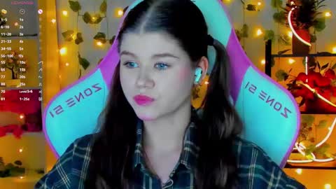 Alice online show from November 22, 5:37 pm