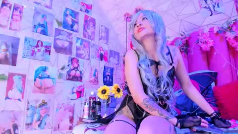 Snapshot of alicebenett_ chatting on September 15, 8:16 pm     online show from September 15, 8:16 pm