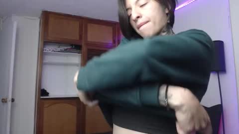 alicee_logan_ online show from November 27, 2:47 am