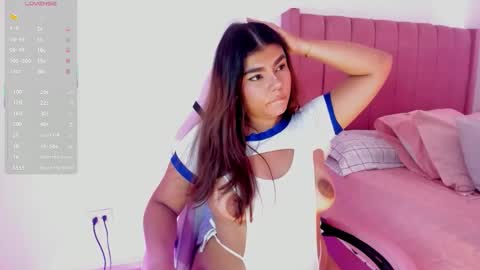 A L I C E  T H U N D E R online show from December 18, 6:34 pm