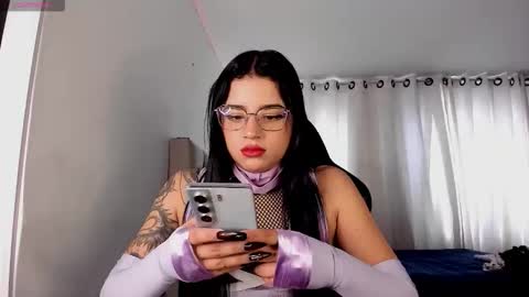 aliice_walker_ online show from October 31, 6:12 pm