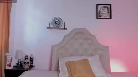 aliice_walker_ online show from September 15, 1:30 pm