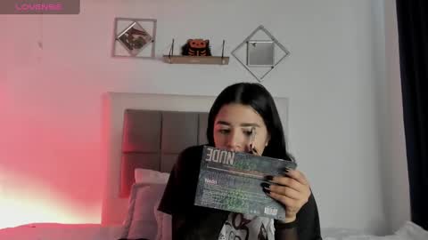 aliice_walker_ online show from January 10, 12:36 pm