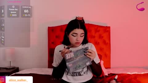 aliice_walker_ online show from December 23, 12:41 pm