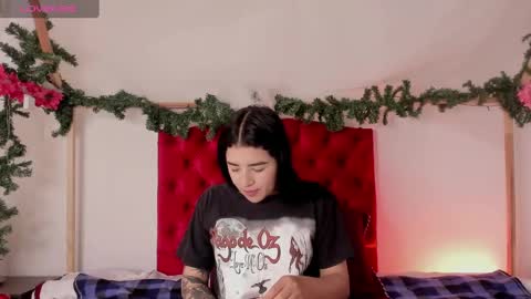 aliice_walker_ online show from December 9, 12:30 pm