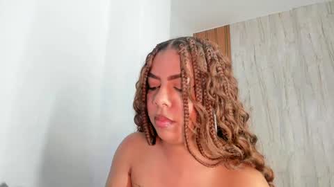 Snapshot of alika01_ chatting on October 20, 5:05 pm alika online show from October 20, 5:05 pm