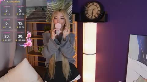 Hello im Lina online show from December 16, 3:45 am