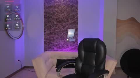 alinakravitz_ online show from November 28, 12:41 pm