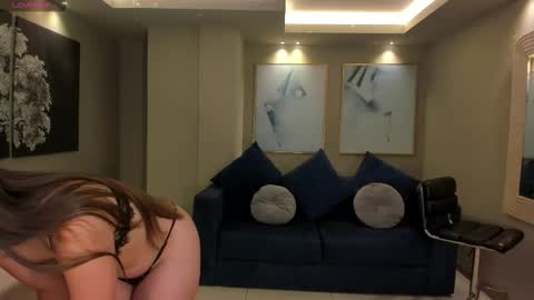 alinakravitz_ online show from January 17, 12:12 pm