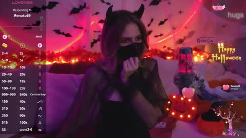 Alisarogs online show from October 31, 8:02 pm