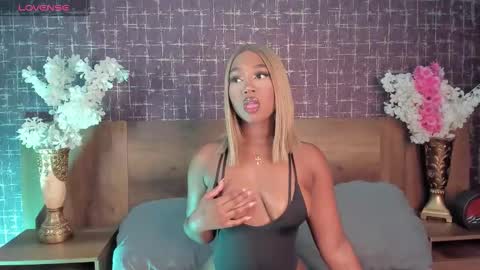 Alison Moon  online show from November 27, 8:23 pm