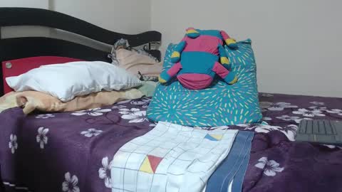 allise online show from December 19, 5:51 am