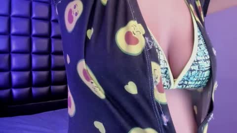 alisson_evans__ online show from February 14, 4:36 am