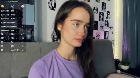 Alivia online show from December 14, 9:48 am