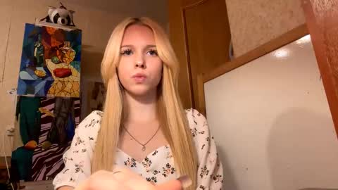 Snapshot of allegralenherr chatting on October 22, 2:11 pm Lina online show from October 22, 2:11 pm