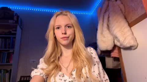 Lina online show from December 5, 5:25 pm