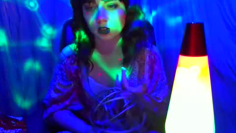 alliebells1 online show from December 3, 12:22 am