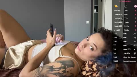 Esme online show from November 26, 10:16 am