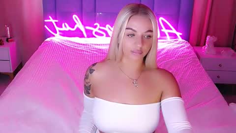 AlwaysHot online show from October 28, 3:12 am