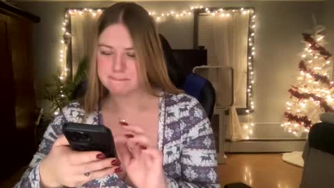 Snapshot of allyanalangel chatting on January 8, 1:53 am allyanalangel online show from January 8, 1:53 am