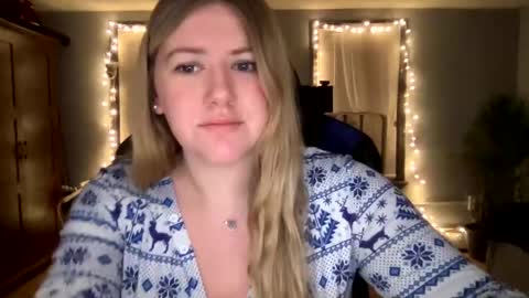 Snapshot of allyanalangel chatting on February 10, 1:14 am allyanalangel online show from February 10, 1:14 am