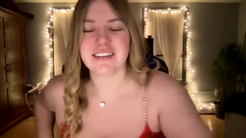 Snapshot of allyanalangel chatting on February 11, 10:50 pm allyanalangel online show from February 11, 10:50 pm