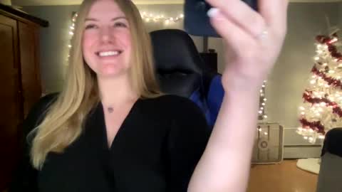 Snapshot of allyanalangel chatting on January 15, 12:09 am allyanalangel online show from January 15, 12:09 am