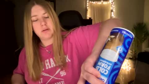 Snapshot of allyanalangel chatting on February 19, 4:01 am allyanalangel online show from February 19, 4:01 am