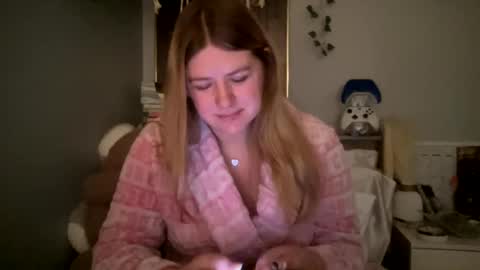 Snapshot of allyanalangel chatting on January 17, 9:06 pm allyanalangel online show from January 17, 9:06 pm