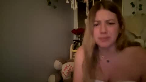 Snapshot of allyanalangel chatting on February 18, 9:21 am allyanalangel online show from February 18, 9:21 am