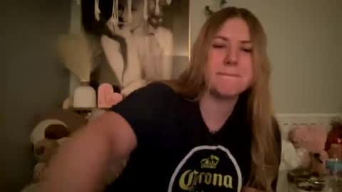 Snapshot of allyanalangel chatting on February 1, 11:06 pm allyanalangel online show from February 1, 11:06 pm