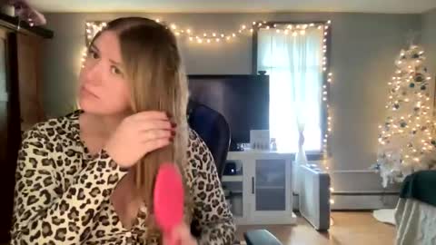 Snapshot of allyanalangel chatting on January 4, 6:19 pm allyanalangel online show from January 4, 6:19 pm