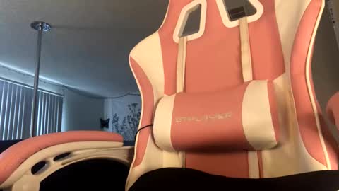 Ally Girl In Her Ally World online show from November 13, 6:29 pm