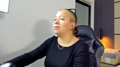 ALMA FENIX  online show from February 19, 12:48 pm