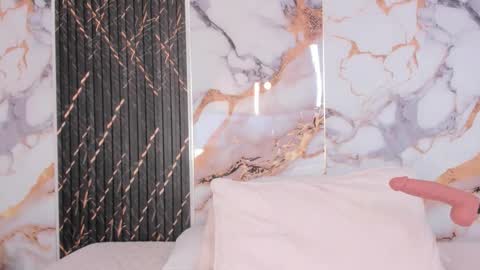 alyson__a online show from February 19, 5:01 pm