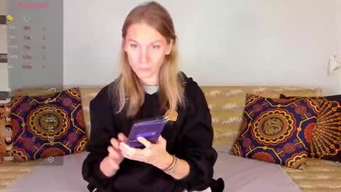 Snapshot of amalia_mio chatting on October 22, 7:57 am Amalia online show from October 22, 7:57 am