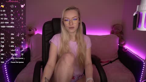 Snapshot of amandaafire chatting on February 8, 11:01 am Amanda online show from February 8, 11:01 am