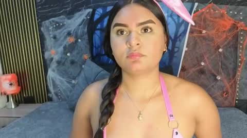 amarahanks_ online show from November 1, 11:41 pm