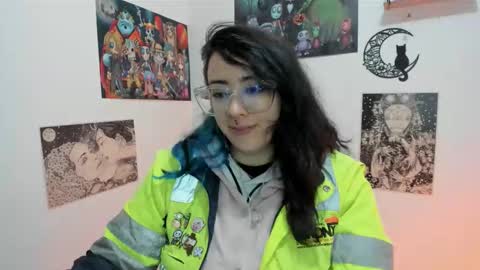 Snapshot of amaryllis_vizcaya chatting on October 21, 2:37 am  Katt   online show from October 21, 2:37 am