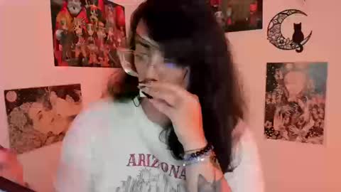 Snapshot of amaryllis_vizcaya chatting on October 16, 1:52 am  Katt   online show from October 16, 1:52 am