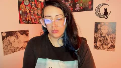 Snapshot of amaryllis_vizcaya chatting on October 18, 12:57 am  Katt   online show from October 18, 12:57 am