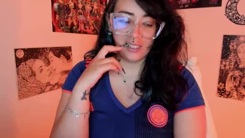 Snapshot of amaryllis_vizcaya chatting on October 14, 12:13 am  Katt   online show from October 14, 12:13 am
