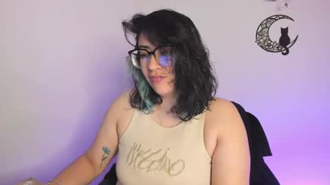 Snapshot of amaryllis_vizcaya chatting on January 25, 1:43 am  Katt   online show from January 25, 1:43 am