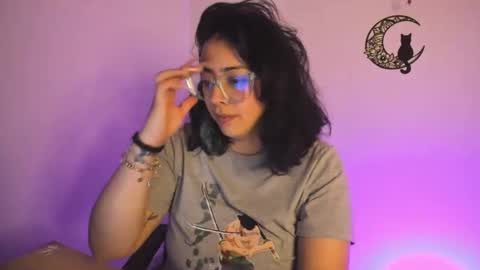 Snapshot of amaryllis_vizcaya chatting on February 5, 3:02 am  Katt   online show from February 5, 3:02 am
